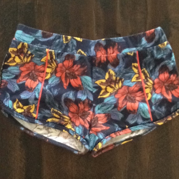 Free People Pants - Free People Floral Movement Yoga Shorts Free People Pants - Free People Floral Movement Yoga Shorts